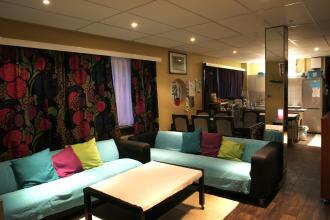 Ruim gelijkvloer appartement met voortuin: glvl rechts