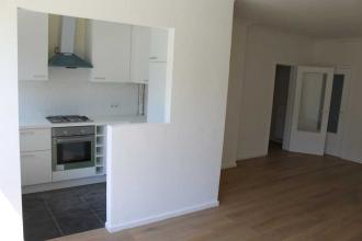 Gerenoveerd gelijkvloers appartement met ruime tuin